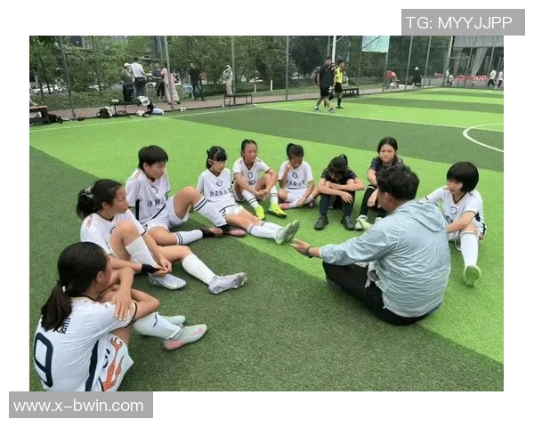 大连小学足球队积极备战校园联赛展现青春活力与团队精神 大连小学足球队积极备战校园联赛展现青春活力与团队精神