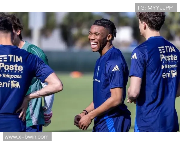 足球巨星同框瞬间回顾展现传奇球员的友谊与荣耀 足球巨星同框瞬间回顾展现传奇球员的友谊与荣耀